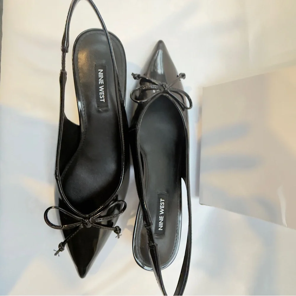 Nine West Evaa Pointy Toe Kitten Heel Pumps Faux Patent Leather Size 6.5- new!